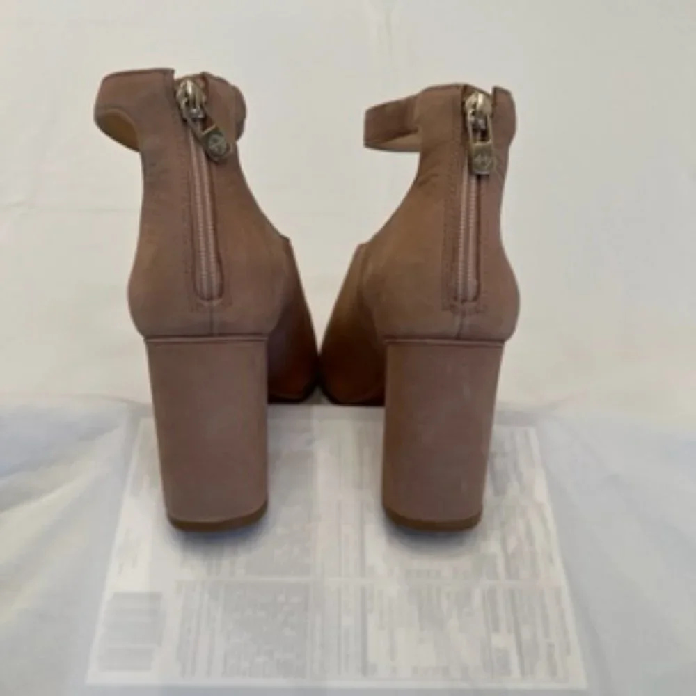 Antonio Melani High Heels. Size 9.5. Beige